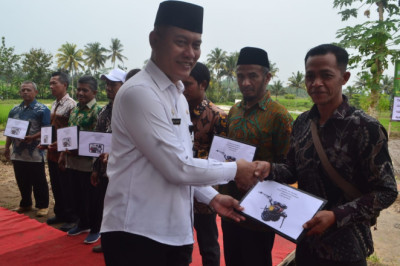 Antisipasi Kemarau, Distan Pangan Bagikan Ratusan Alat Pertanian