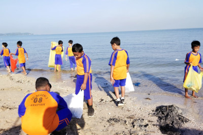 Peduli Lingkungan, Ratusan Siswa SDN 2 Krapyak Kompak Bersihkan Pantai Pelayaran