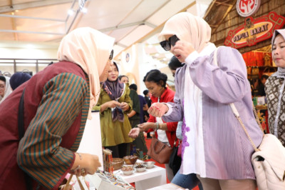 Stan Dekranasda Jateng Diserbu Pembeli, Produknya Unik dan “Eye Catching”