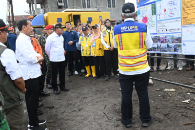Presiden Tegaskan Pemerintah Bantu Relokasi Korban Banjir dan Bangun Sabo Dam di Sumatera Barat