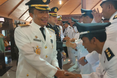 Ratusan Kades Resmi Menjabat selama Delapan Tahun