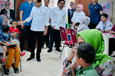 Presiden Jokowi dan Ibu Iriana Tinjau Gerakan Intervensi Serentak Pencegahan Stunting di Posyandu Bogor