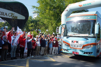 Mbak Ita Lepas Roadshow Bus KPK Jelajah Negeri Bangun Semangat Antikorupsi
