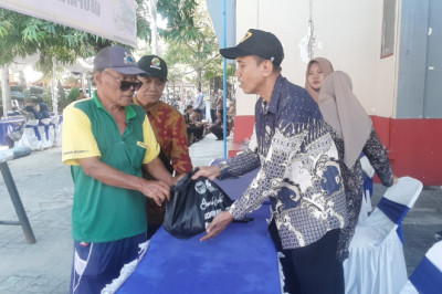 Hari Koperasi ke-77, Gerakan Koperasi di Rembang Bagikan 400 Paket Sembako Gratis