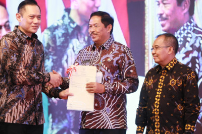 Nana Sudjana Dampingi AHY Luncurkan Layanan Pertanahan Berbasis Elektronik di Jateng