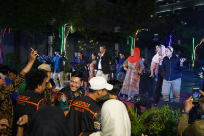 Sambut 51 'Presiden, Mbak Ita Buat Heboh Balaikota