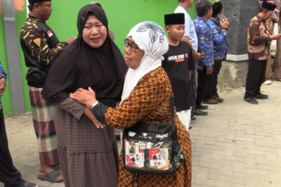 Tangis Haru Warnai Kedatangan Jemaah Haji Rembang