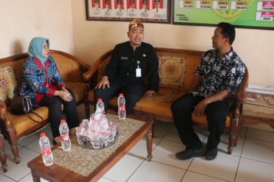 Turunkan Kemiskinan, Inspektorat Jateng Bantu Anak Desa Tambakrejo Kembali ke Sekolah