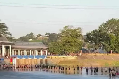 Viral Selancar di Banjir Kanal Barat Semarang