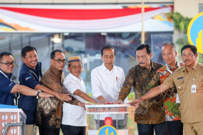 Pj Gubernur Dampingi Presiden Resmikan Operasional Kawasan Industri Terpadu Batang