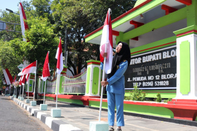 Sambut HUT ke-79 RI, Pemkab Blora Pasang Ratusan Bendera Merah Putih
