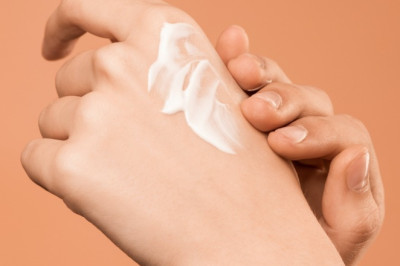 12 Rekomendasi Handbody Pemutih Badan Terbaik 2024