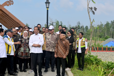 Jelang Sidang Paripurna, Presiden Jokowi Ajak Kabinet Nikmati Udara Pagi dan Keliling IKN