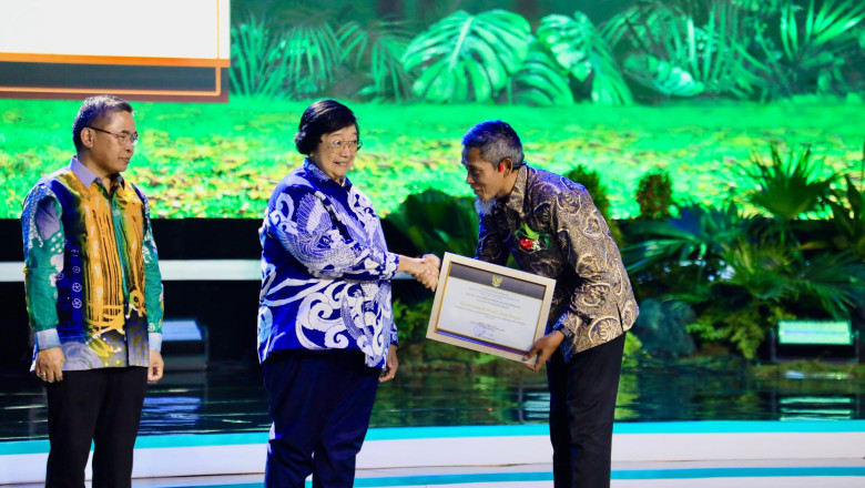Peduli Lingkungan, Pj Gubernur Jateng Dianugerahi Penghargaan dari Menteri LHK