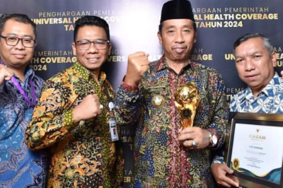 Pemkab Rembang Terima Penghargaan UHC 2024