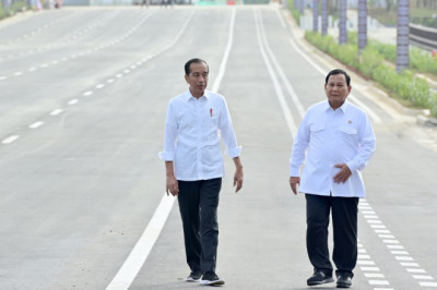 Presiden Jokowi dan Menhan Prabowo Tinjau Progres Pembangunan IKN