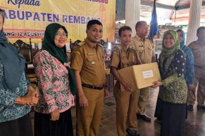 Tingkatkan Literasi Desa, Pemkab Rembang Hibahkan Ribuan Buku