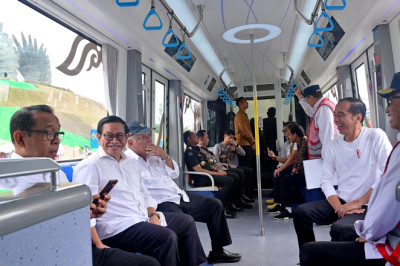 Presiden Jokowi Jajal Trem Otonom di Ibu Kota Nusantara