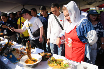 Ratusan Chef Masak Menu Unik Berbahan Ikan di Lapangan Pancasila Simpanglima