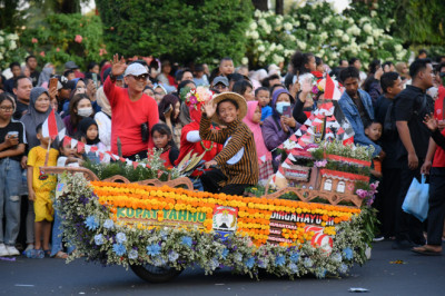 Anak-anak Senang dan Antusias Jadi Bagian Kemeriahan Semarang Merdeka Flower Festival