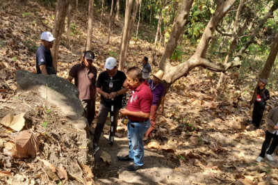 Balai Pelestari Kebudayaan Cek Dua Batu Prasasti Bertuliskan Aksara Cina di Warugunung
