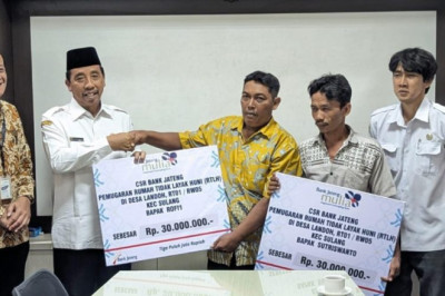 Dua Korban Tanah Gerak Landoh Dapat Bantuan Perbaikan