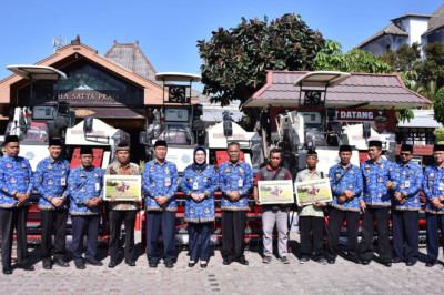 Tiga Gapoktan di Sukoharjo Terima Bantuan Alsintan