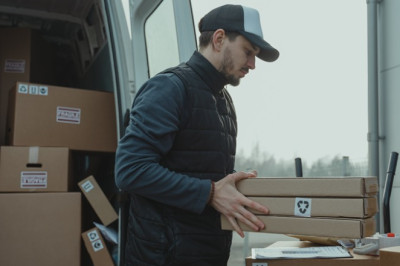 7 Jasa Kirim Paket Sehari Sampai di Shopee, Cepat dan Aman!