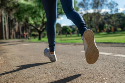 15 Sepatu Running Terbaik untuk Lari, Bisa Pria dan Wanita!