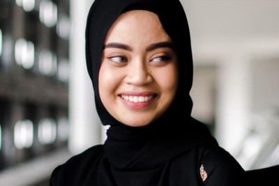 10 Warna Kerudung yang Cocok untuk Baju Hitam