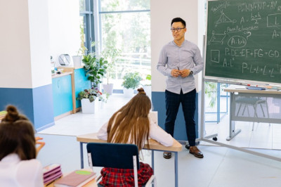 31 Puisi Hari Guru yang Bikin Hati Tersentuh