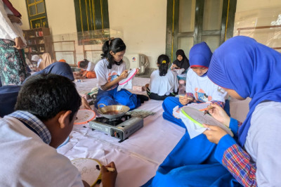 Teladani RA Kartini, Ratusan Siswa Diajak Belajar Menari dan Membatik