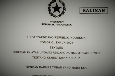 Presiden Joko Widodo Sahkan UU 61/2024 tentang Perubahan UU 39/2008 tentang Kementerian Negara