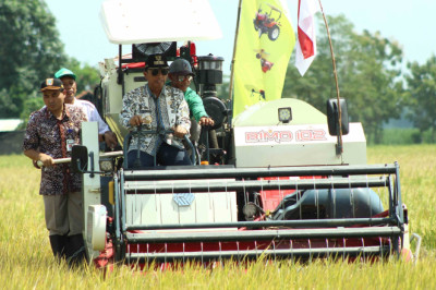 Tingkatkan Kesejahteraan Petani, Pemkab Rembang Terus Bangun Sarana Pertanian