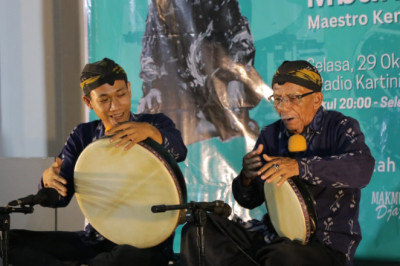 Kentrung Jepara Meriahkan Konser Intim Maestro