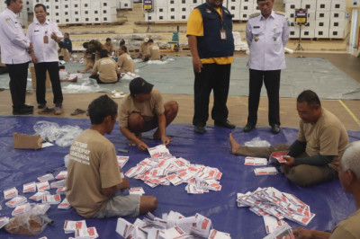 KPU Kabupaten Semarang Libatkan 115 Petugas Sortir Lipat Kartu Suara
