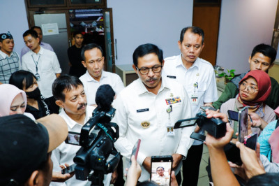 Nana Sudjana Ajak Media Ikut Awasi Pilkada 