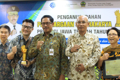 Produsen Permen Davos Purbalingga Raih Penghargaan “Siddhakarya Award”