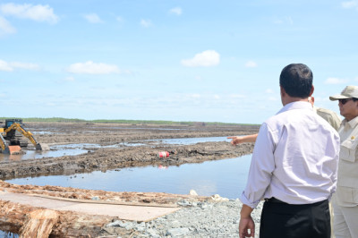 Presiden Prabowo Tinjau Infrastruktur Areal Lumbung Pangan di Wanam, Merauke