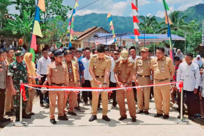 Tuntas Dibangun, Jalan Desa Cening Diresmikan Bupati Kendal