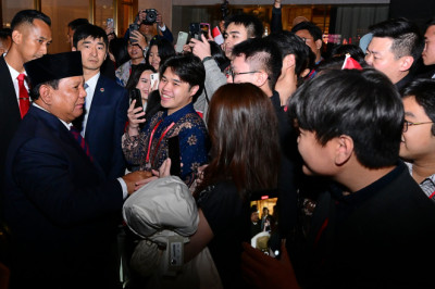 Presiden Prabowo Disambut Hangat Mahasiswa dan Warga di Beijing