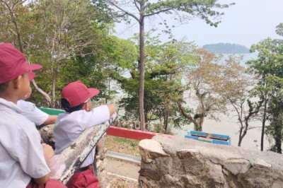 Kenalkan Siswa SD pada Cagar Budaya Benteng Portugis