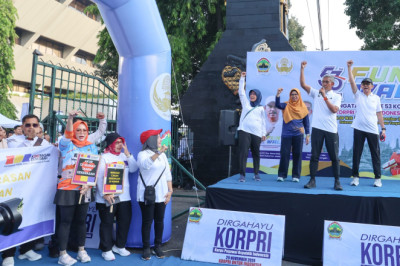 HUT ke-53 Korpri, Ribuan Warga Ramaikan Jalan Sehat Hingga Borong Sayur dan Cabai Kering