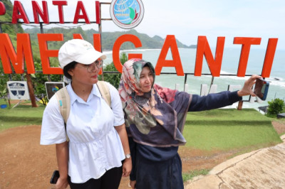 Jelajahi Situs Geopark Kebumen, Peserta Rakornas KNGI Belajar sambil Wisata