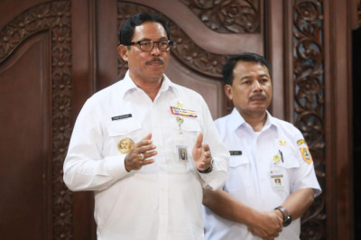 Naik 6,5 Persen, Nana Sudjana Umumkan UMK Jateng 2025