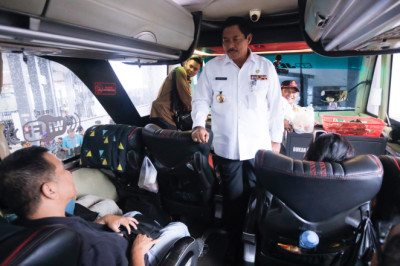 Kedepankan Keselamatan, Pj Gubernur Jateng Ingatkan Pengemudi Bus Rutin Cek Kendaraan