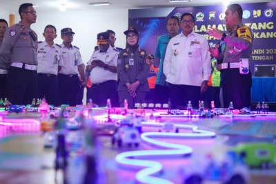 Pantau Arus Mudik Nataru, Pj Gubernur Jateng : Lalu Lintas Terpantau Lancar