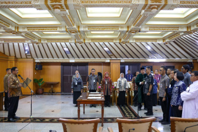 Lantik Pejabat Fungsional, Pj Gubernur Jateng: Kerja Cerdas, Ikhlas, dan Jaga Integritas