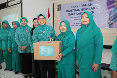 Tutup Tahun 2024, TP PKK Jateng Berbagi Sembako