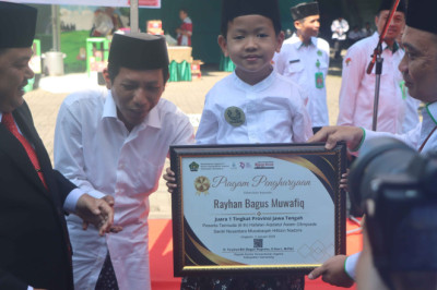 Kisah Santri Kecil Penghafal Nadhom di Hari Amal Bhakti Kemenag